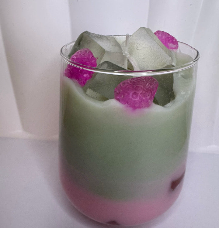 Strawberry Matcha Kerze