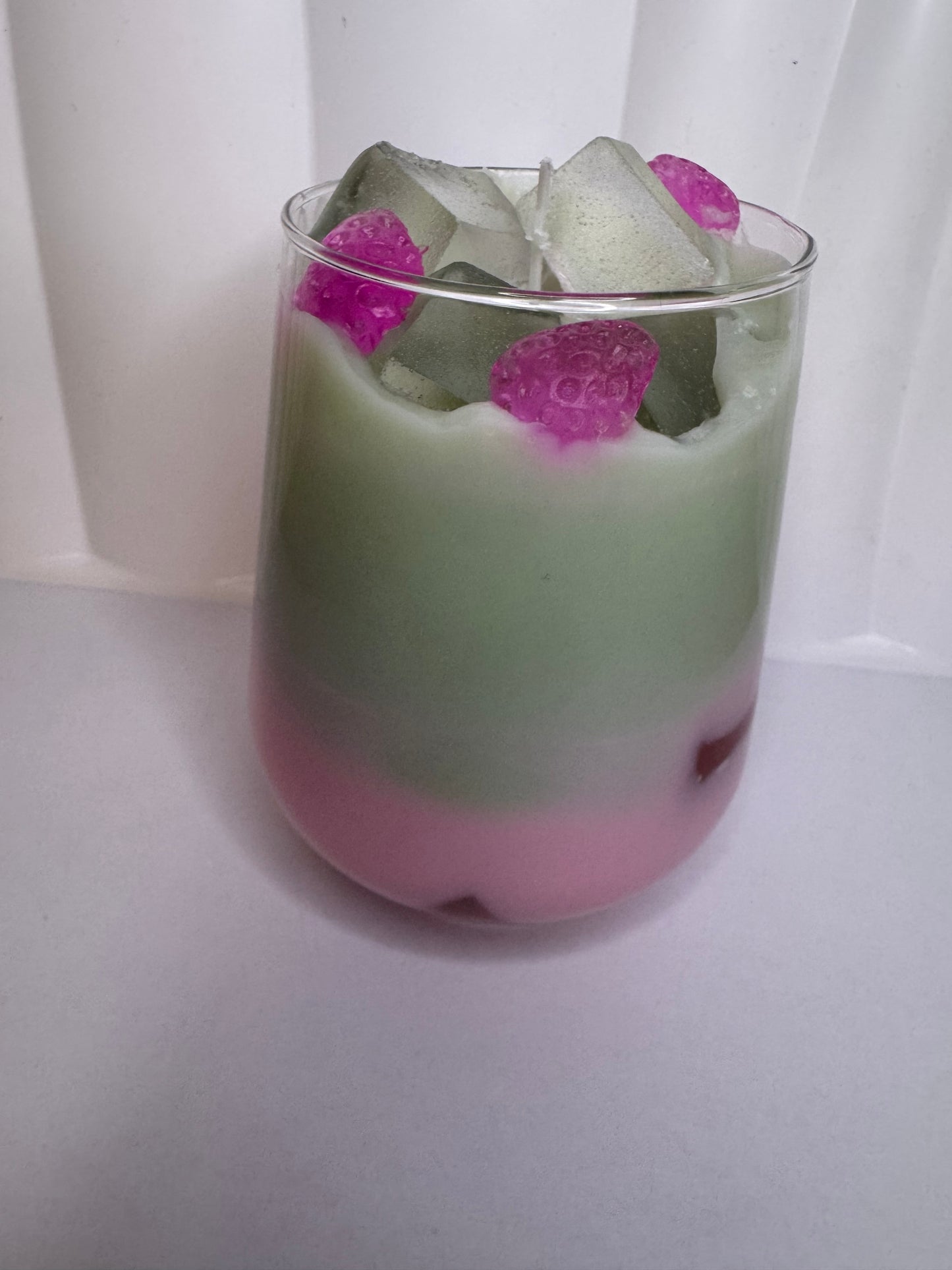 Strawberry Matcha Kerze