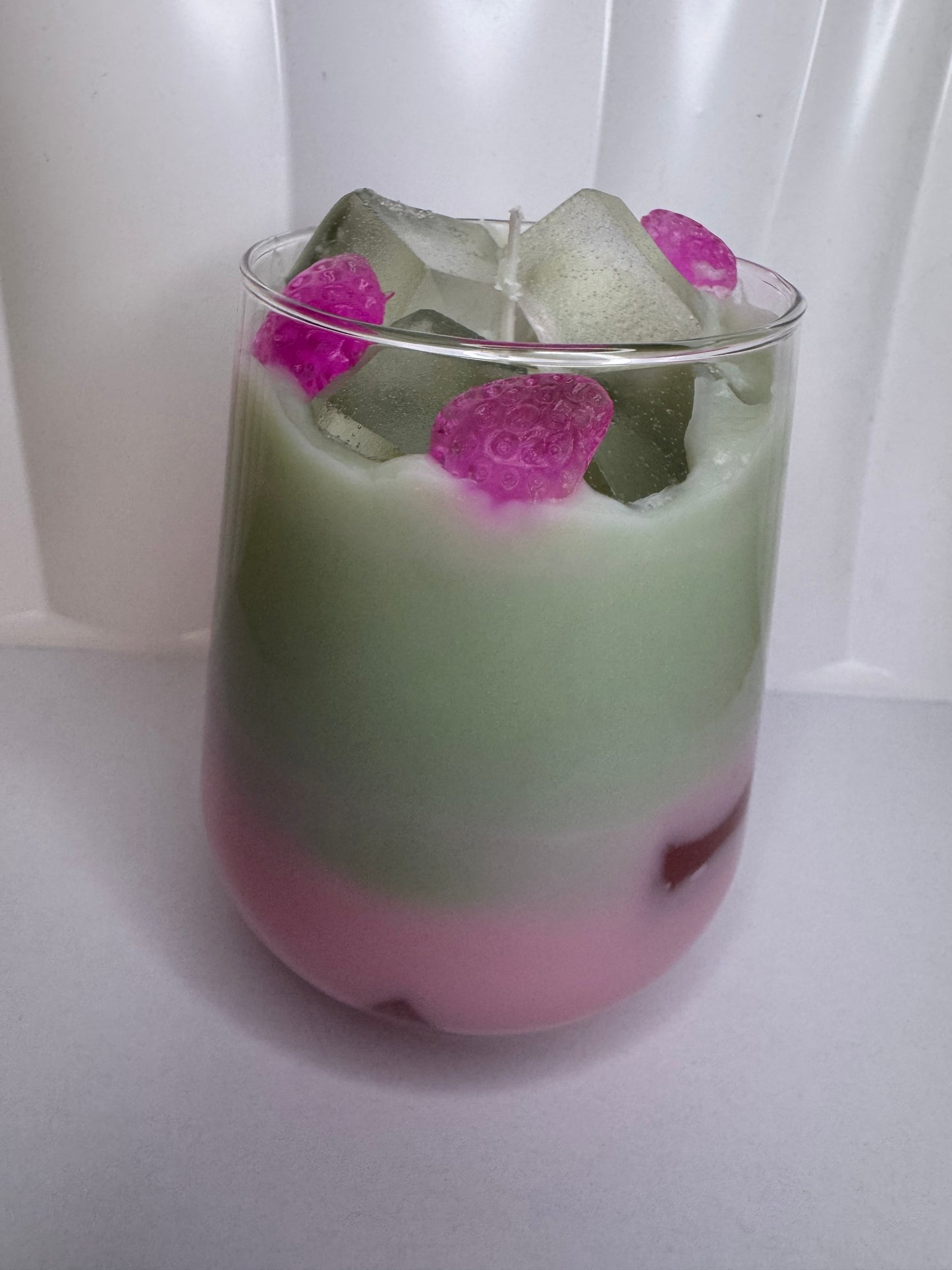 Strawberry Matcha Kerze